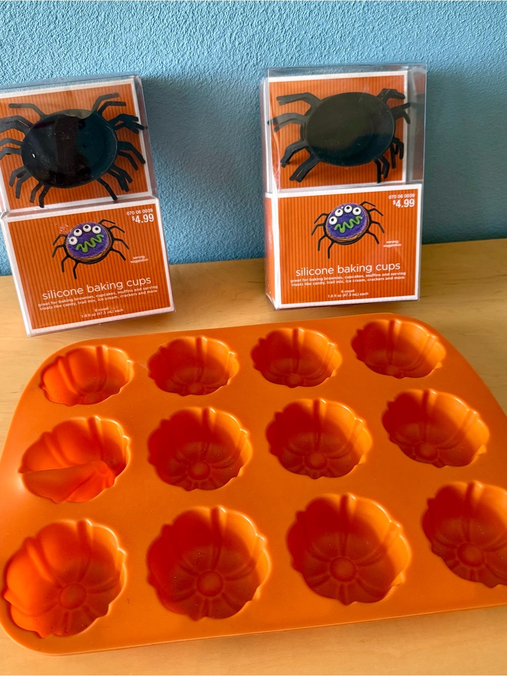 Halloween spider Silicone Baking Cups & 12-Cup Silicone Muffin Pan